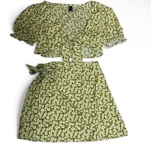 Cider light green floral tie-front crop top with puff sleeve skirt set